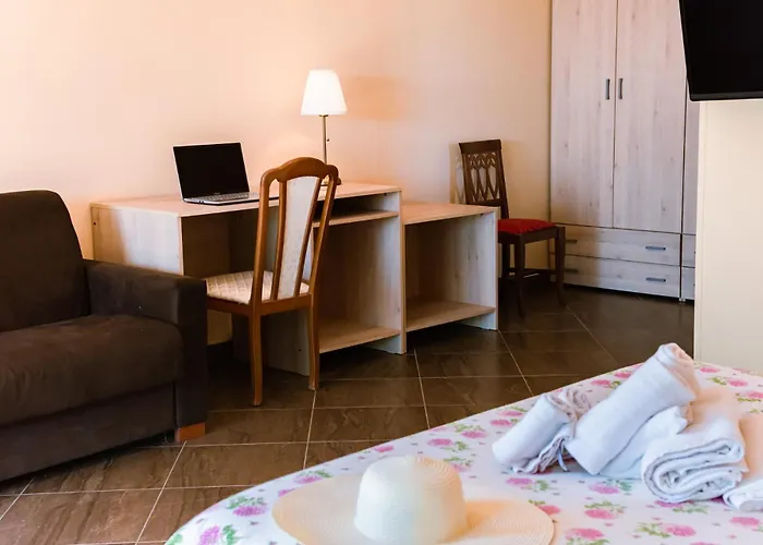 卡萨乐特沃酒店 *